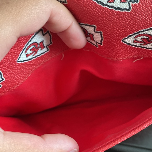 Sold - Picture 6 of 8